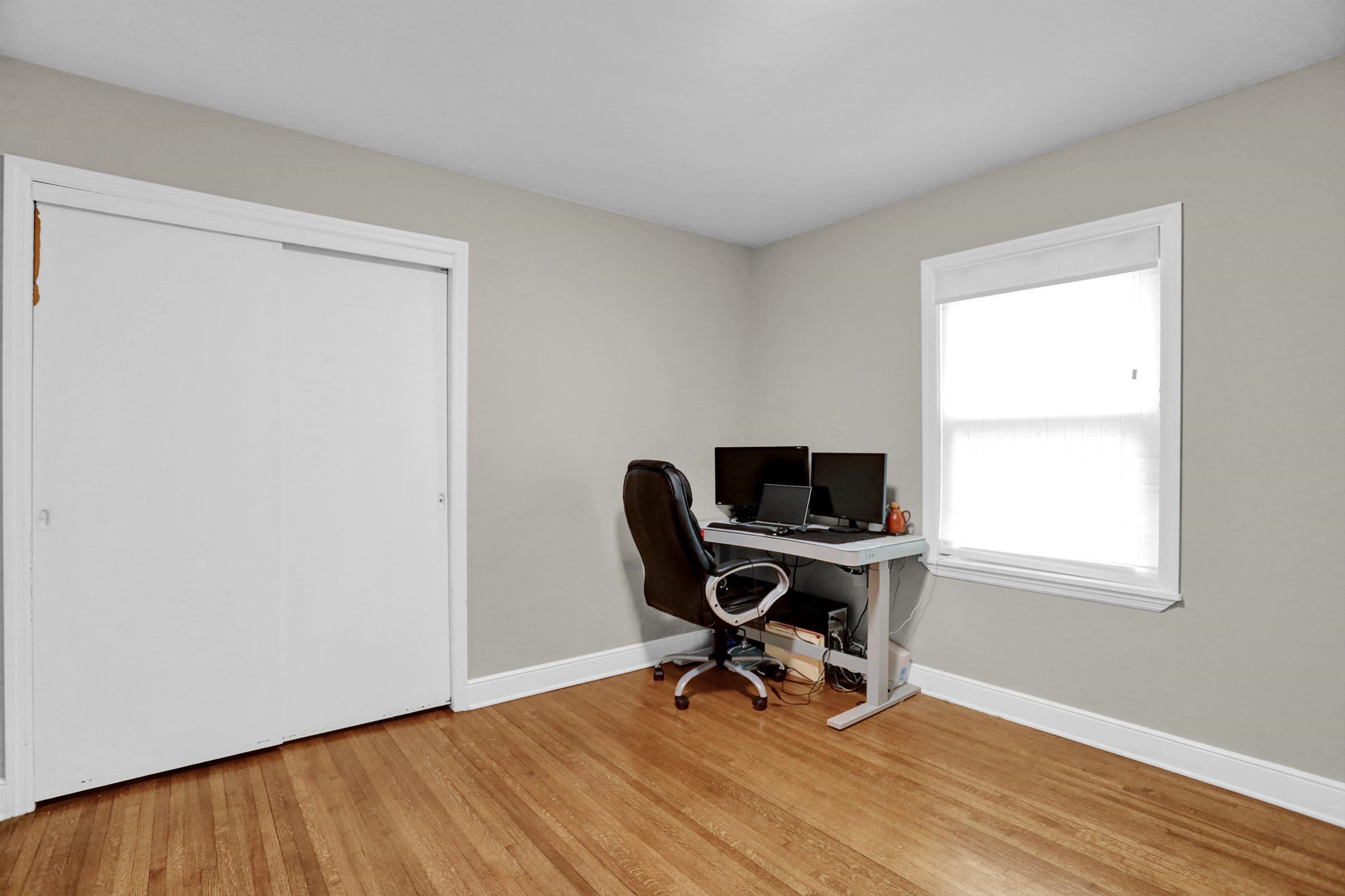 4344 Rhodes Avenue Memphis, TN 38111 - Photo 23 of 31 a workspace with wooden floor and a window