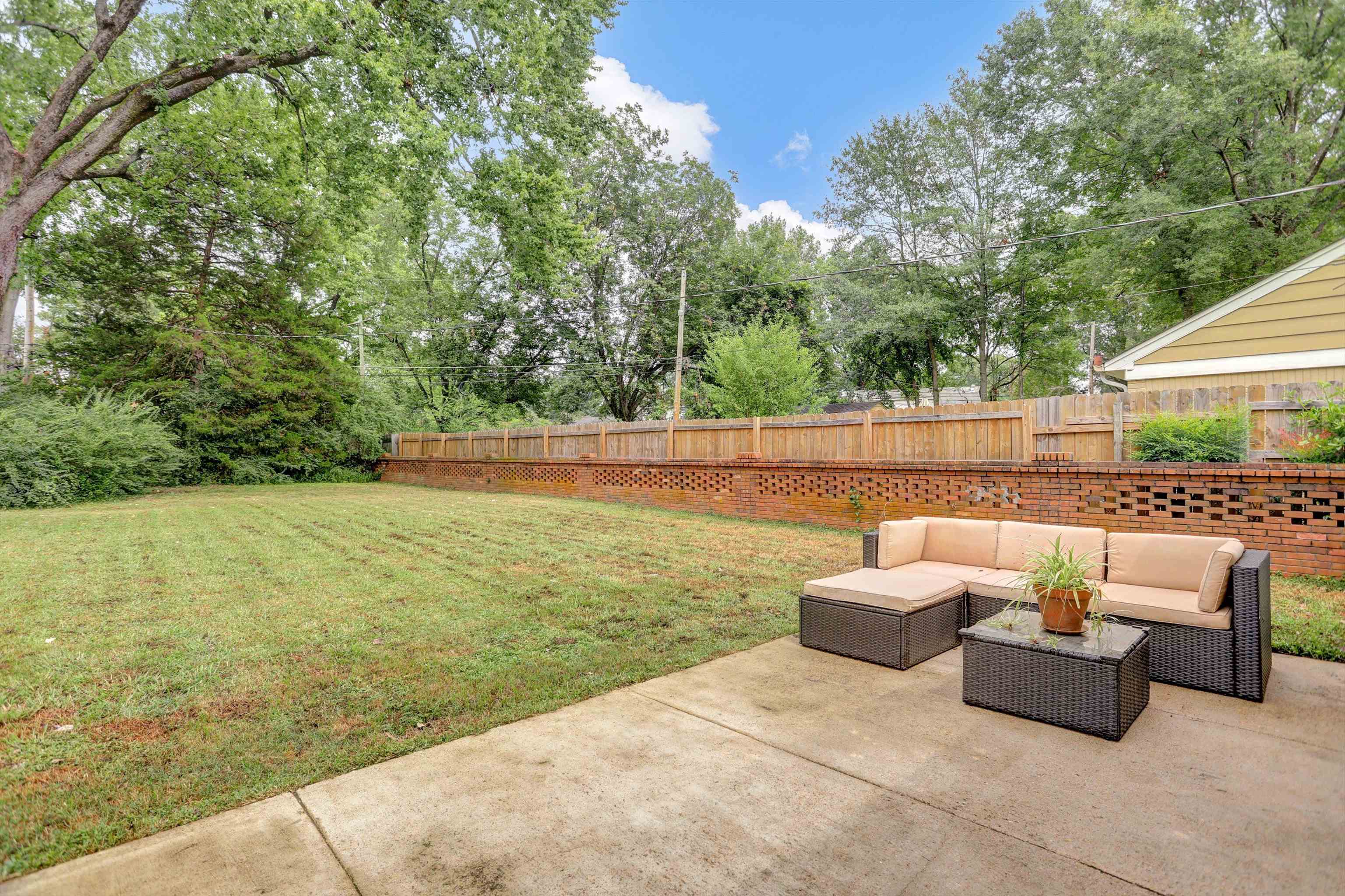 4344 Rhodes Avenue Memphis, TN 38111 - Photo 28 of 31 a view of patio with couches and pool