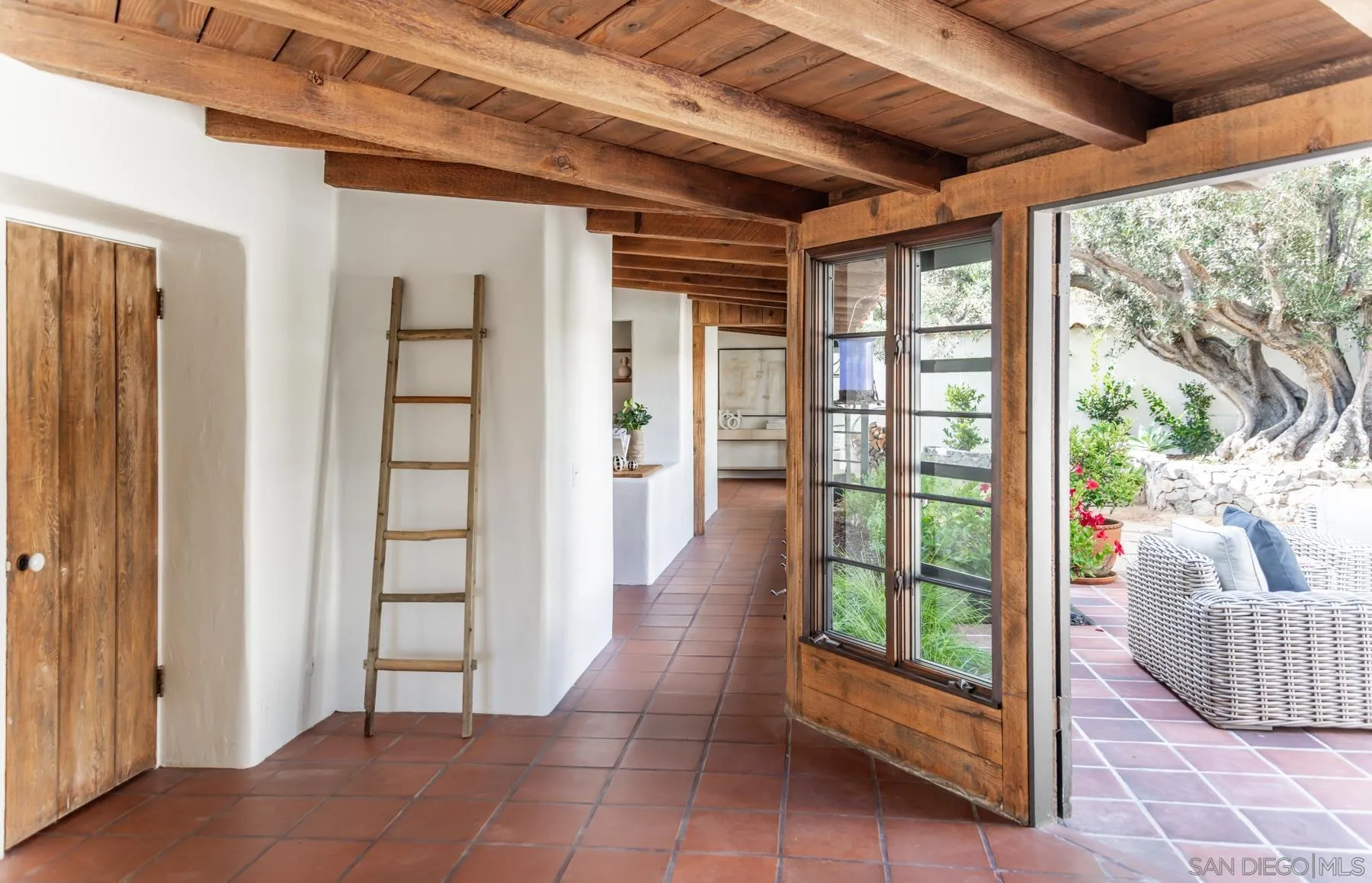 6004 Avenida Cresta La Jolla, CA 92037 - Photo 12 of 58 a view of entryway with livingroom