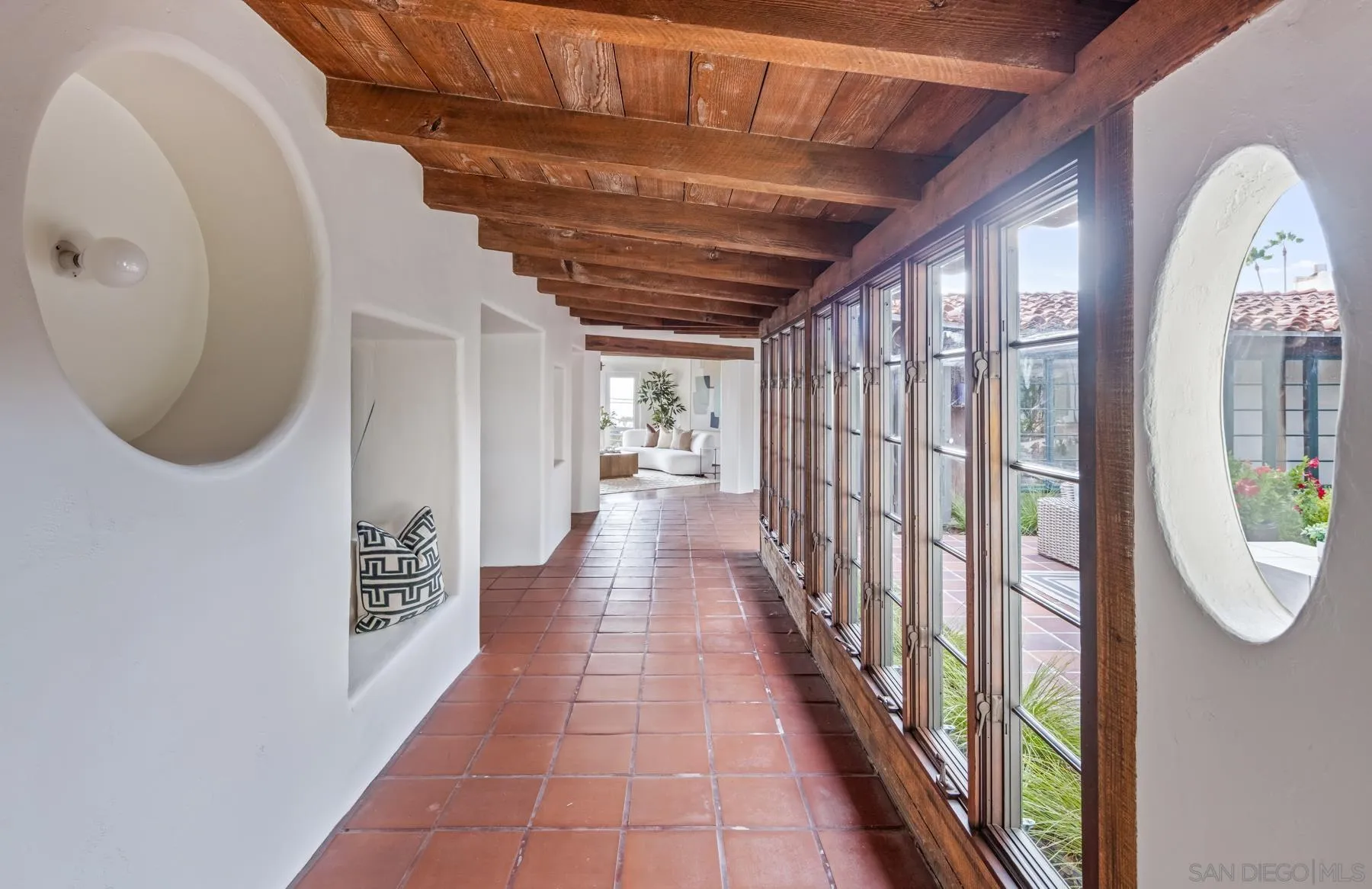 6004 Avenida Cresta La Jolla, CA 92037 - Photo 20 of 58 a view of a hallway with entryway