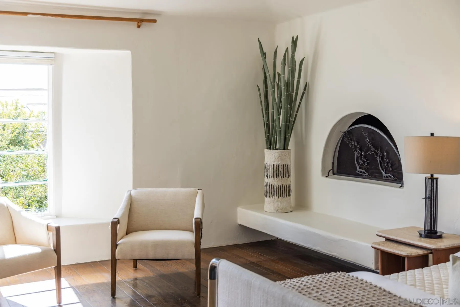 6004 Avenida Cresta La Jolla, CA 92037 - Photo 42 of 58 a living room with furniture and a window