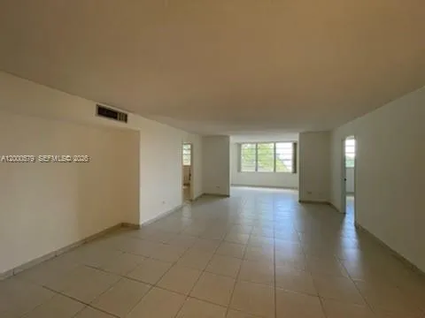 $2,500 | Royal Oaks, Miami, FL 33179