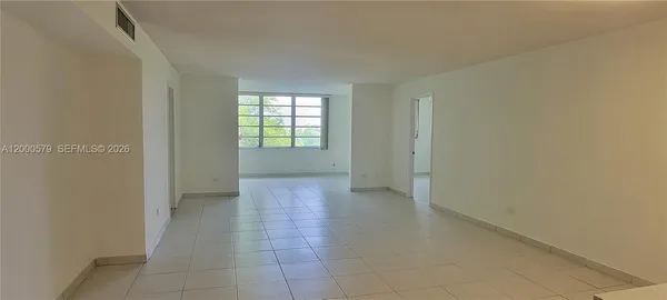 $2,500 | Royal Oaks, Miami, FL 33179
