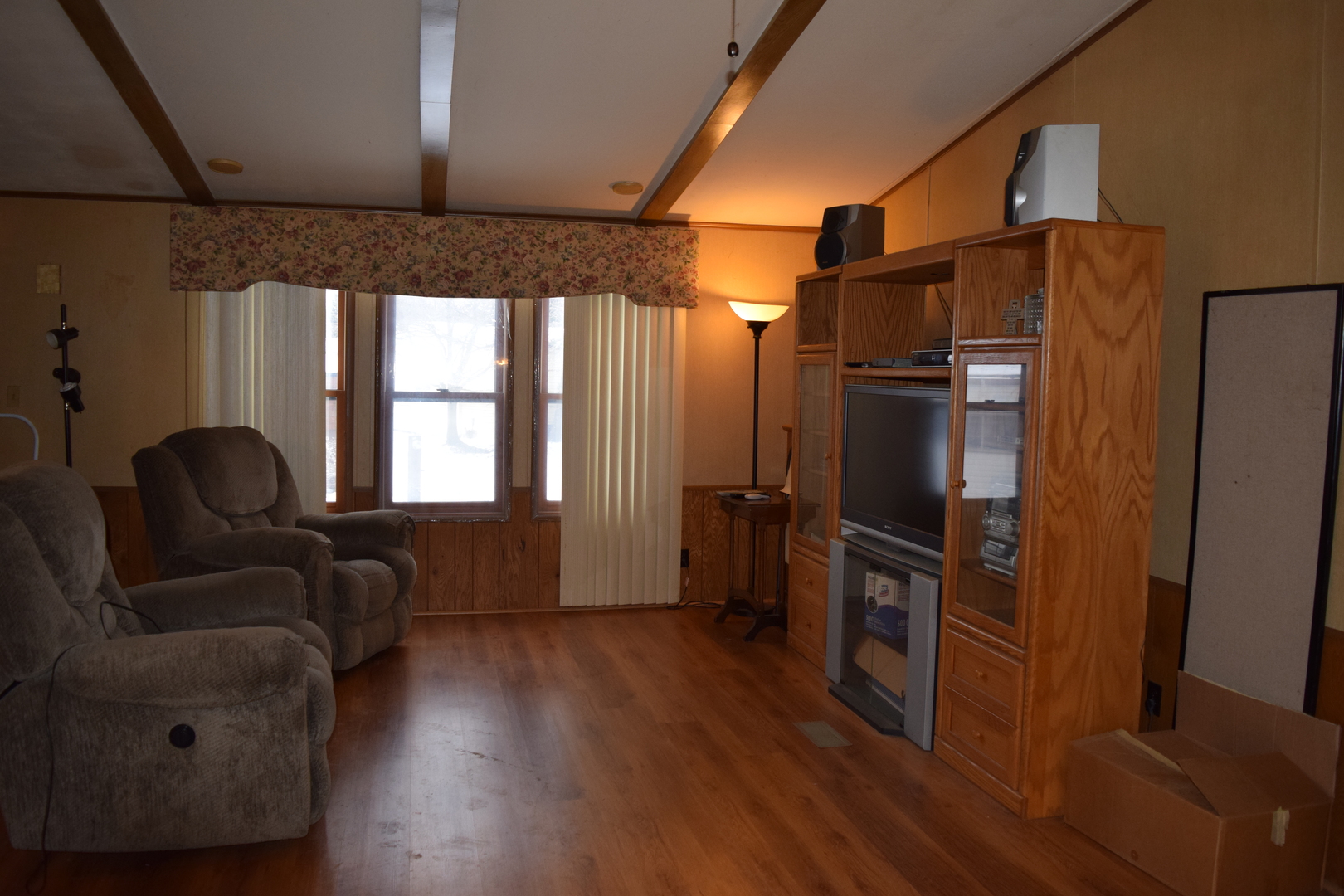 746 Chapparal Terrace Matteson, IL 60443 - Photo 6 of 17 a living room with furniture windows and a refrigerator