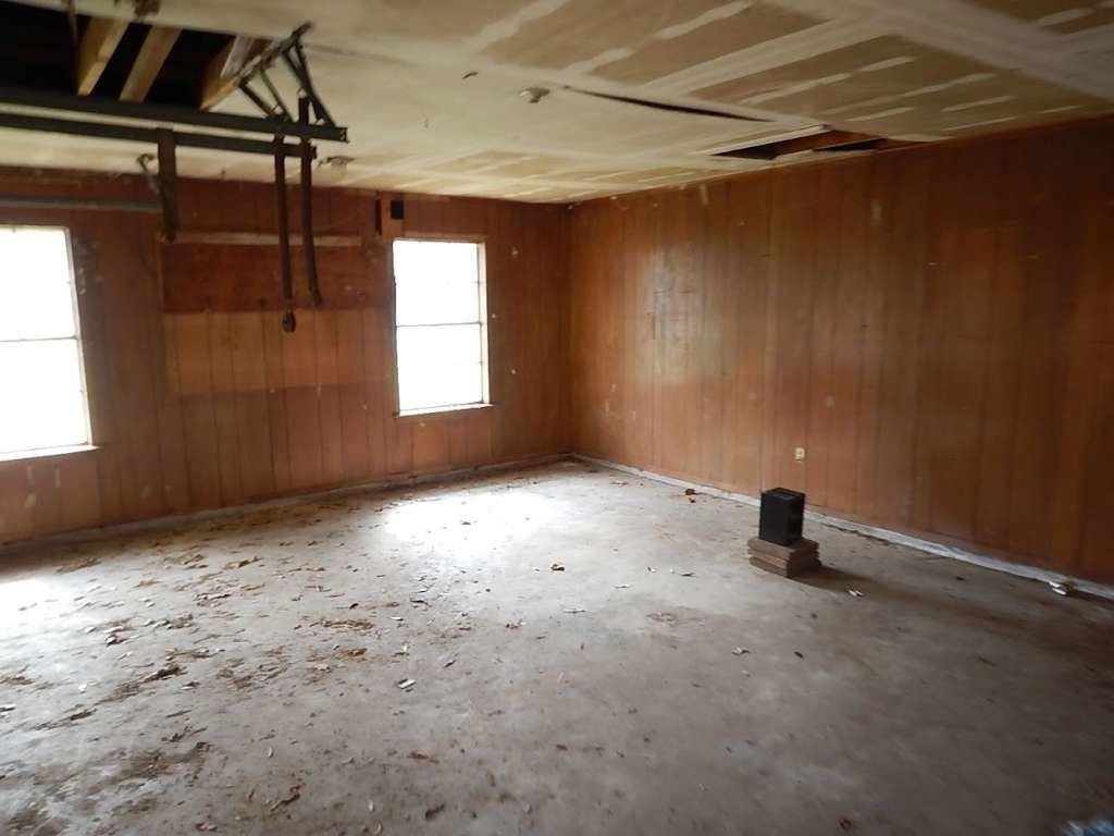 5403 Old State Highway Orange, TX 77632 - Photo 5 of 13 a view of empty room