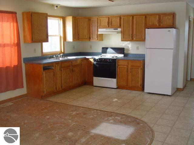 8587 Park Road Williamsburg, MI 49690 - Photo 7 of 36 1742683-6.JPG