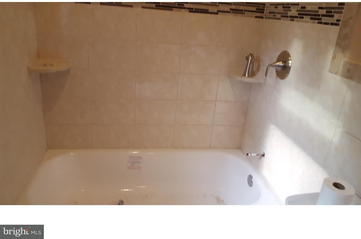 404 Kent Road Upper Darby, PA 19082 - Photo 3 of 4