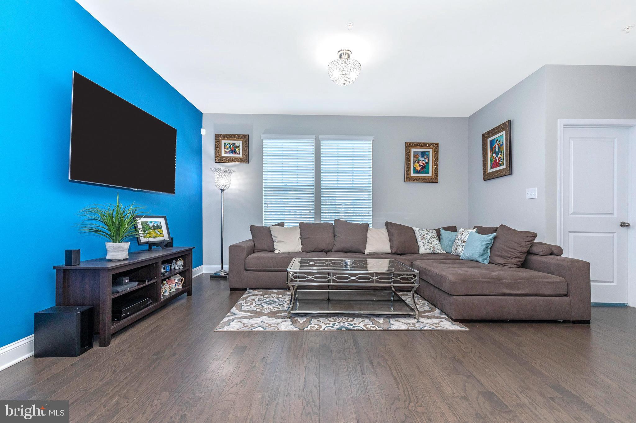 4656 Cambria Road Frederick, MD 21703 - Photo 5 of 46 Living Room