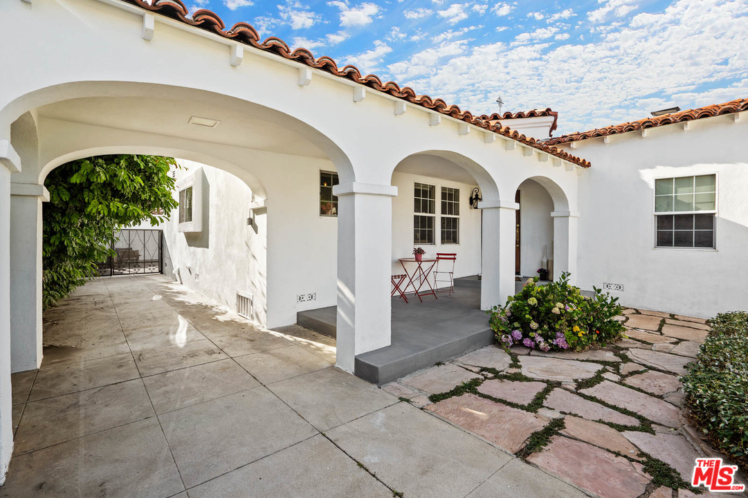 1019 South Rimpau Boulevard Los Angeles, CA 90019 - Photo 2 of 48