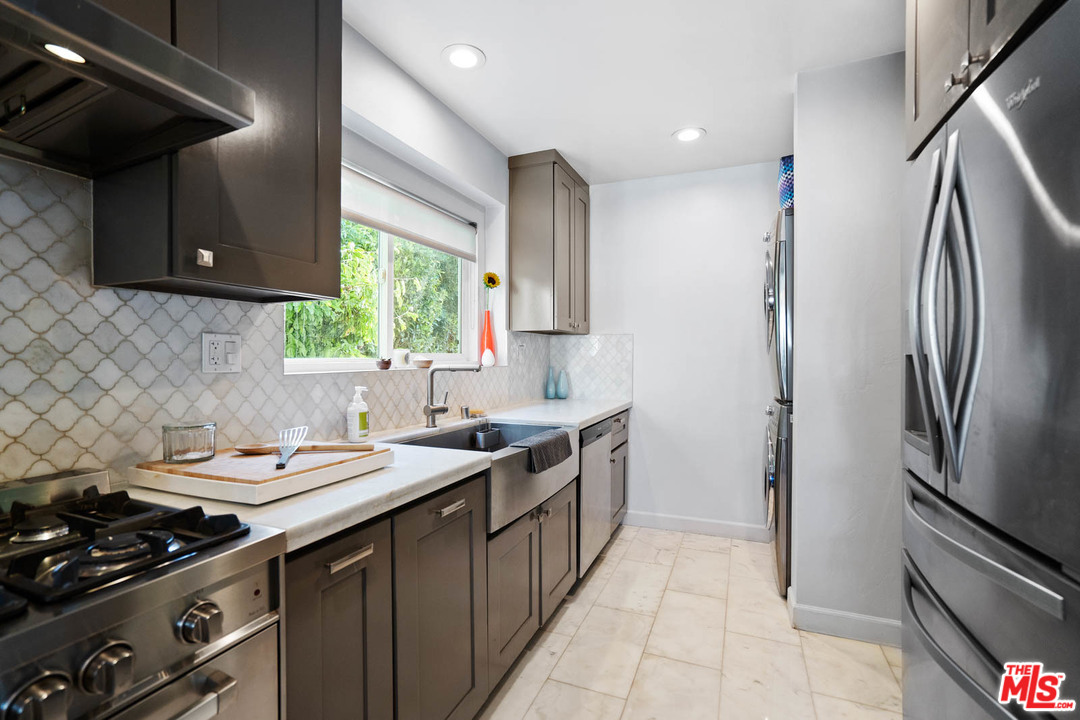 1019 South Rimpau Boulevard Los Angeles, CA 90019 - Photo 12 of 48