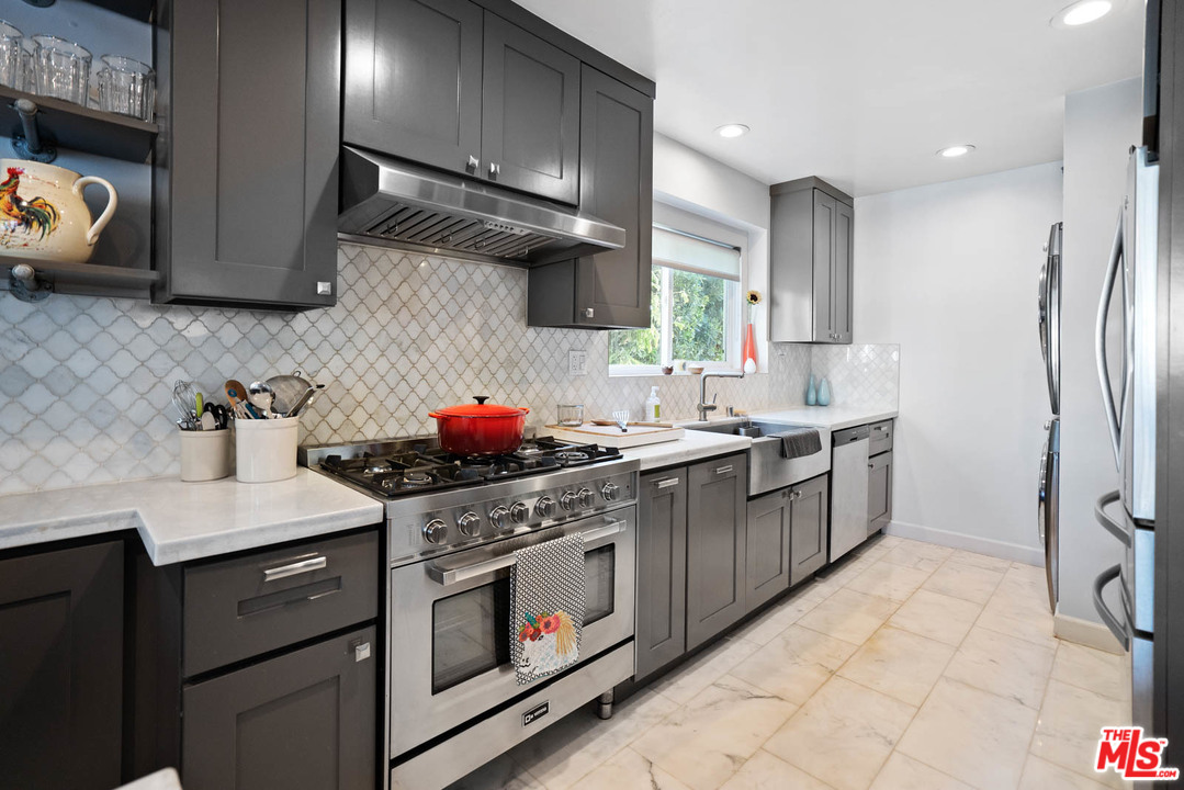 1019 South Rimpau Boulevard Los Angeles, CA 90019 - Photo 14 of 48