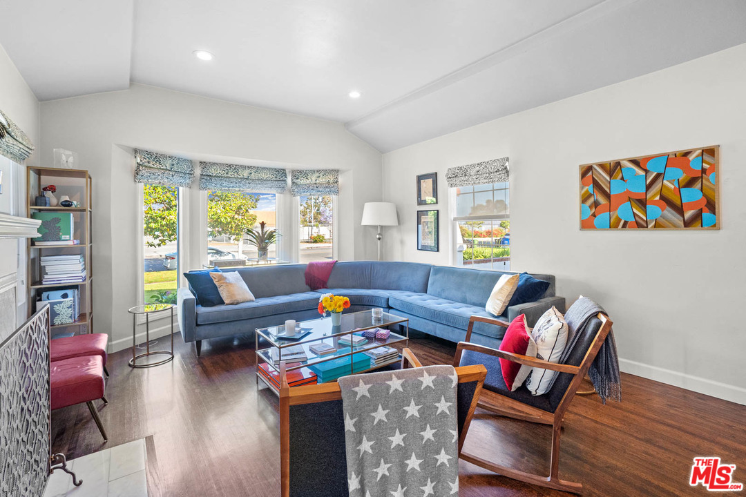 1019 South Rimpau Boulevard Los Angeles, CA 90019 - Photo 17 of 48