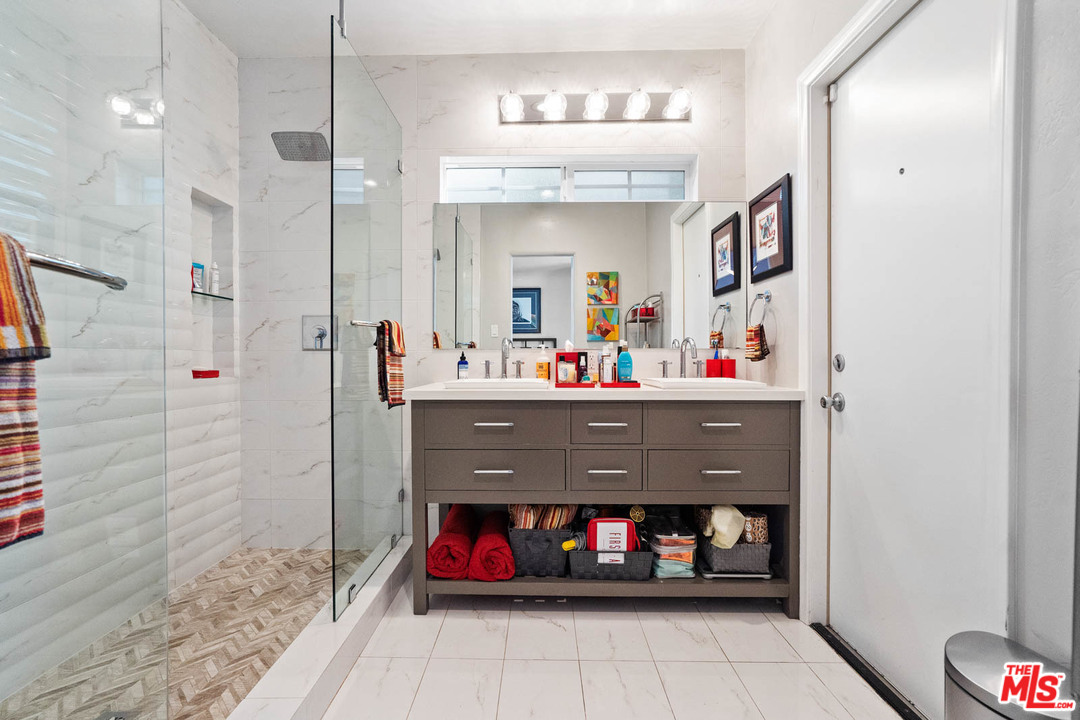 1019 South Rimpau Boulevard Los Angeles, CA 90019 - Photo 22 of 48