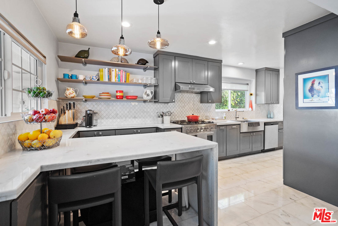 1019 South Rimpau Boulevard Los Angeles, CA 90019 - Photo 8 of 48