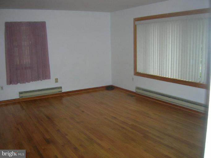 3508 Old Hanover Road Westminster, MD 21158 - Photo 10 of 28 Living Room