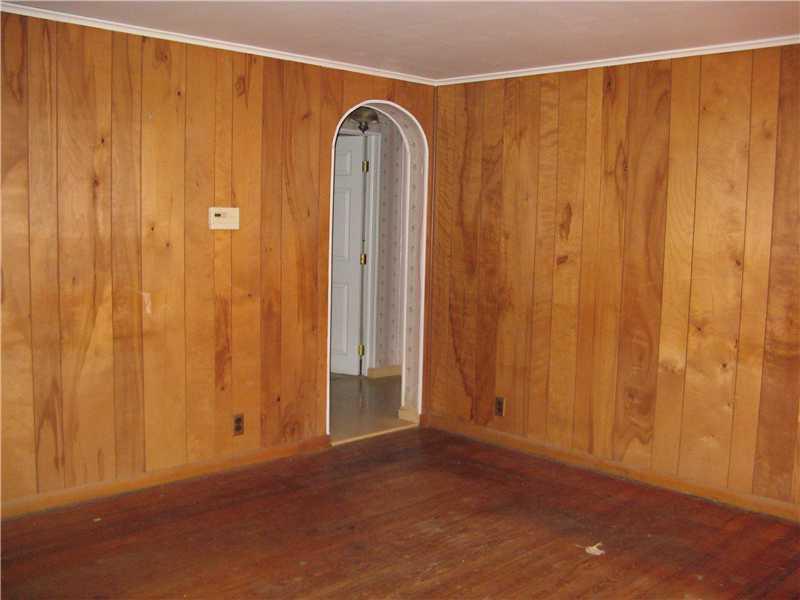 1747 Eastbrook Road New Castle, PA 16101 - Photo 5 of 12 Living Room.
