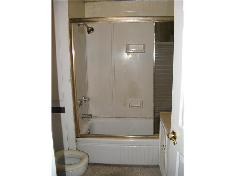 1747 Eastbrook Road New Castle, PA 16101 - Photo 8 of 12 Full Bath.