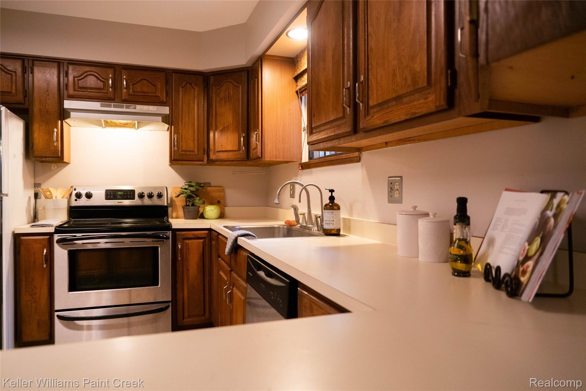 3015 Shewbird Road Wixom, MI 48393 - Photo 8 of 24 DSC07620.jpg