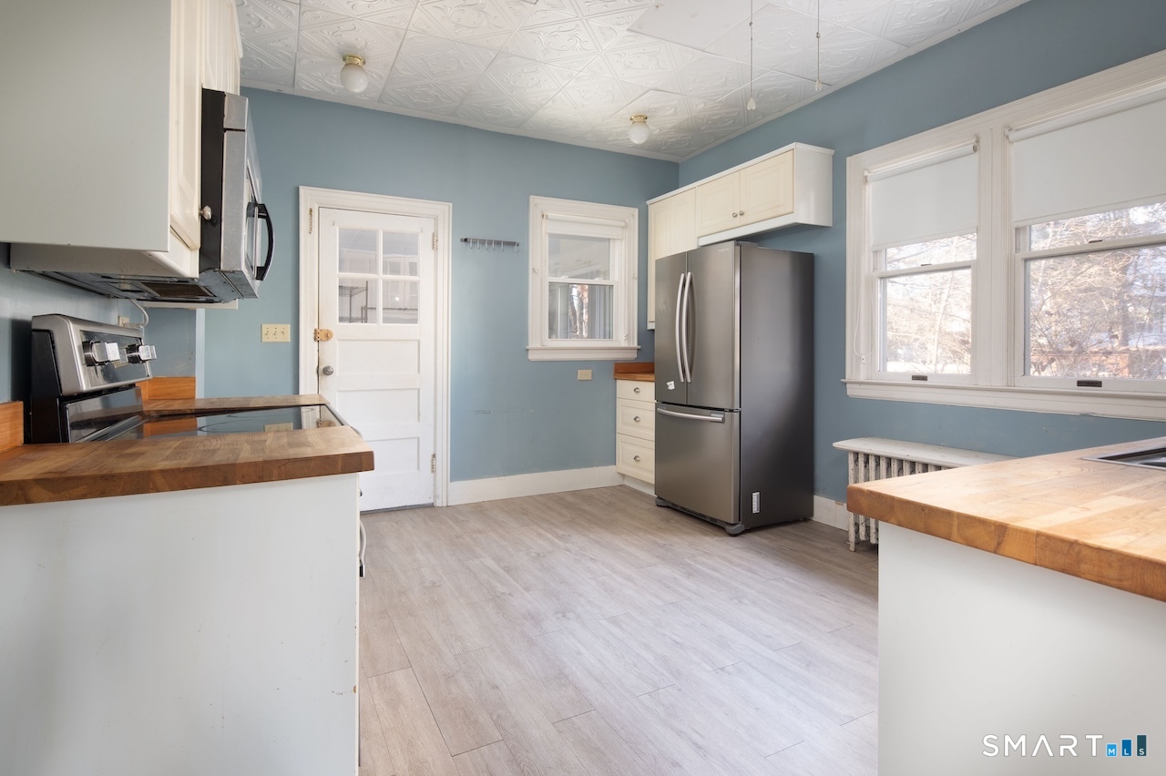 11 Prospect Street Lakeville, CT 06039 - Photo 8 of 17