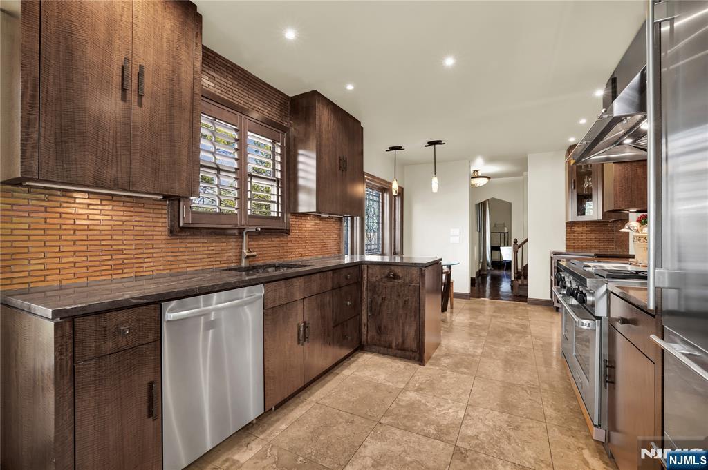 201 Little Falls Road Cedar Grove, NJ 07009 - Photo 8 of 46