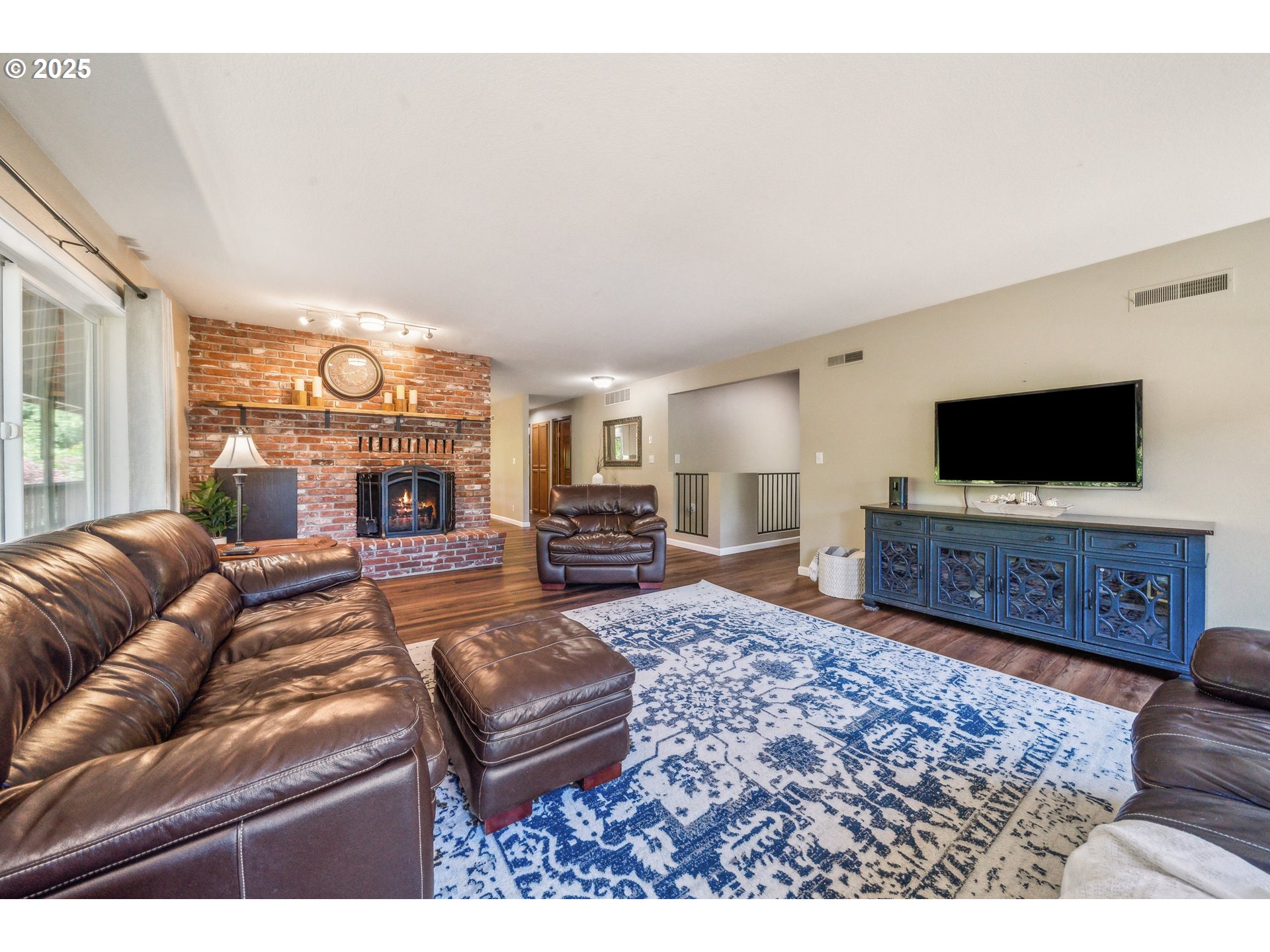 17476 Southwest Edy Road Sherwood, OR 97140 - Photo 5 of 37 Living Room