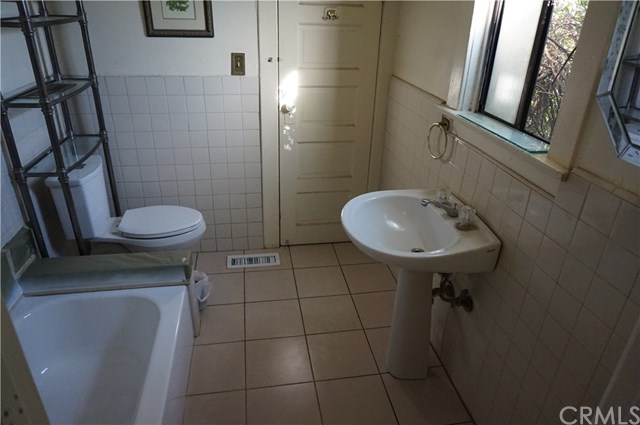 239 Vista Avenue Pasadena, CA 91107 - Photo 8 of 17