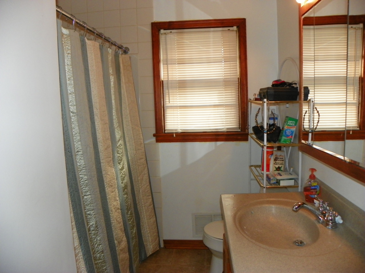 5008 Hubert Road Northwest Roanoke, VA 24012 - Photo 10 of 10 Bathroom