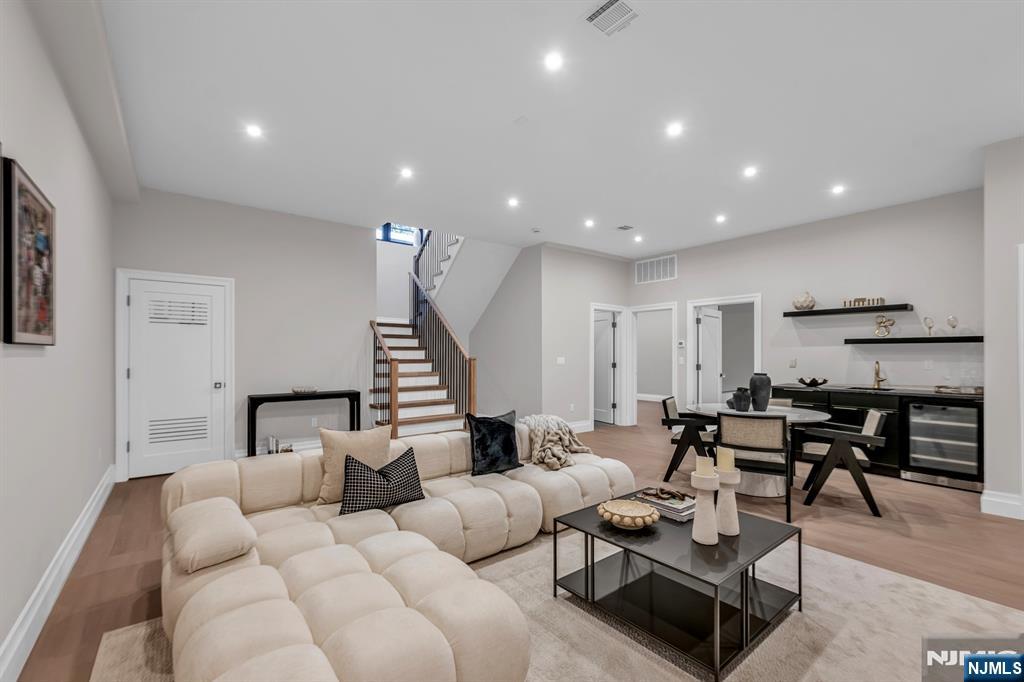 474 Oregon Street Paramus, NJ 07652 - Photo 38 of 44