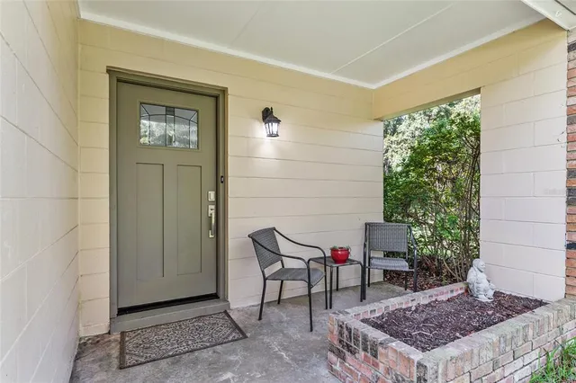 a view of a house with backyard and garden