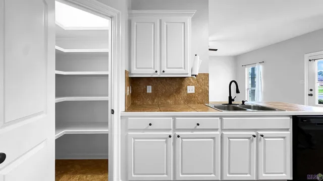 $1,700 | 10816 Field Pointe Drive, Denham Springs, LA 70726