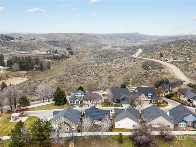 $514,990 | 2333 North Eagle Creek Lane, Eagle, ID 83616