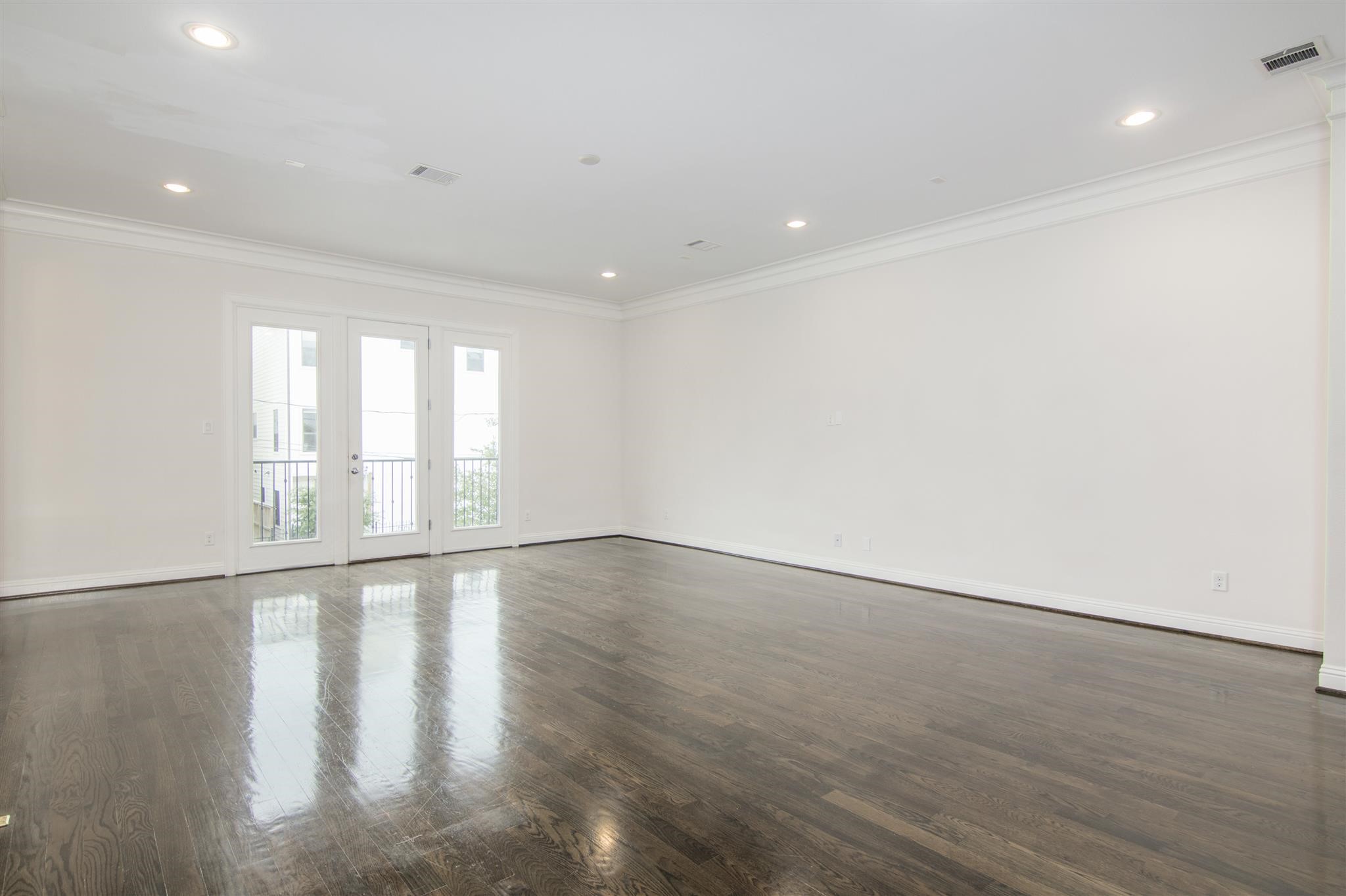 1508 Johnson Street Houston, TX 77007 - Photo 11 of 28 Living room with balcony