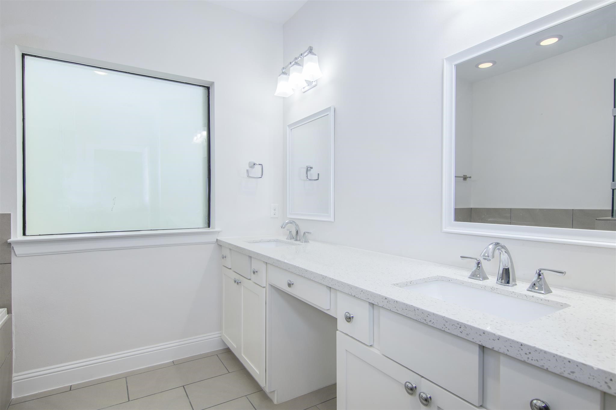 1508 Johnson Street Houston, TX 77007 - Photo 20 of 28 Primary bathroom