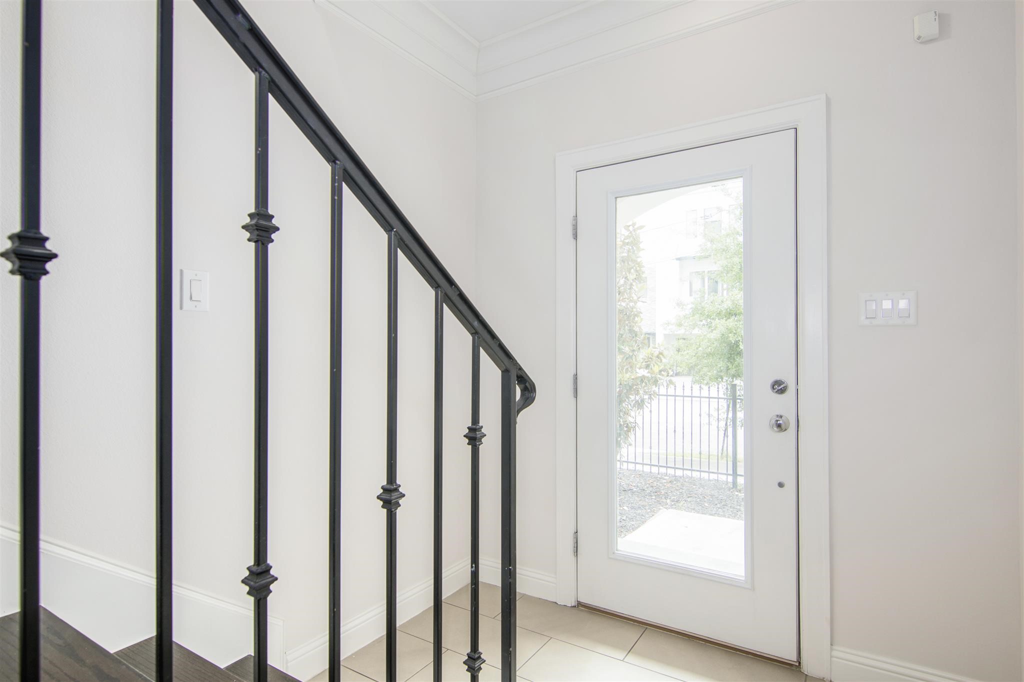1508 Johnson Street Houston, TX 77007 - Photo 4 of 28 Entrance