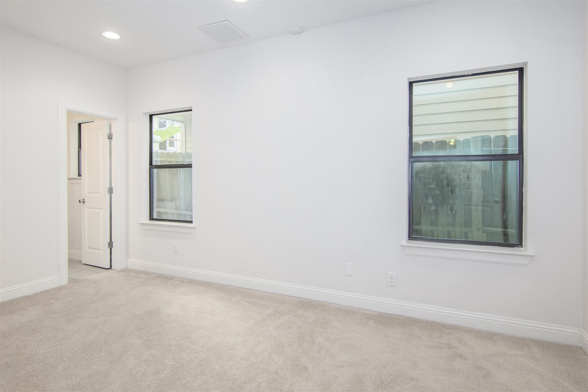 1508 Johnson Street Houston, TX 77007 - Photo 5 of 28 1st floor bedroom