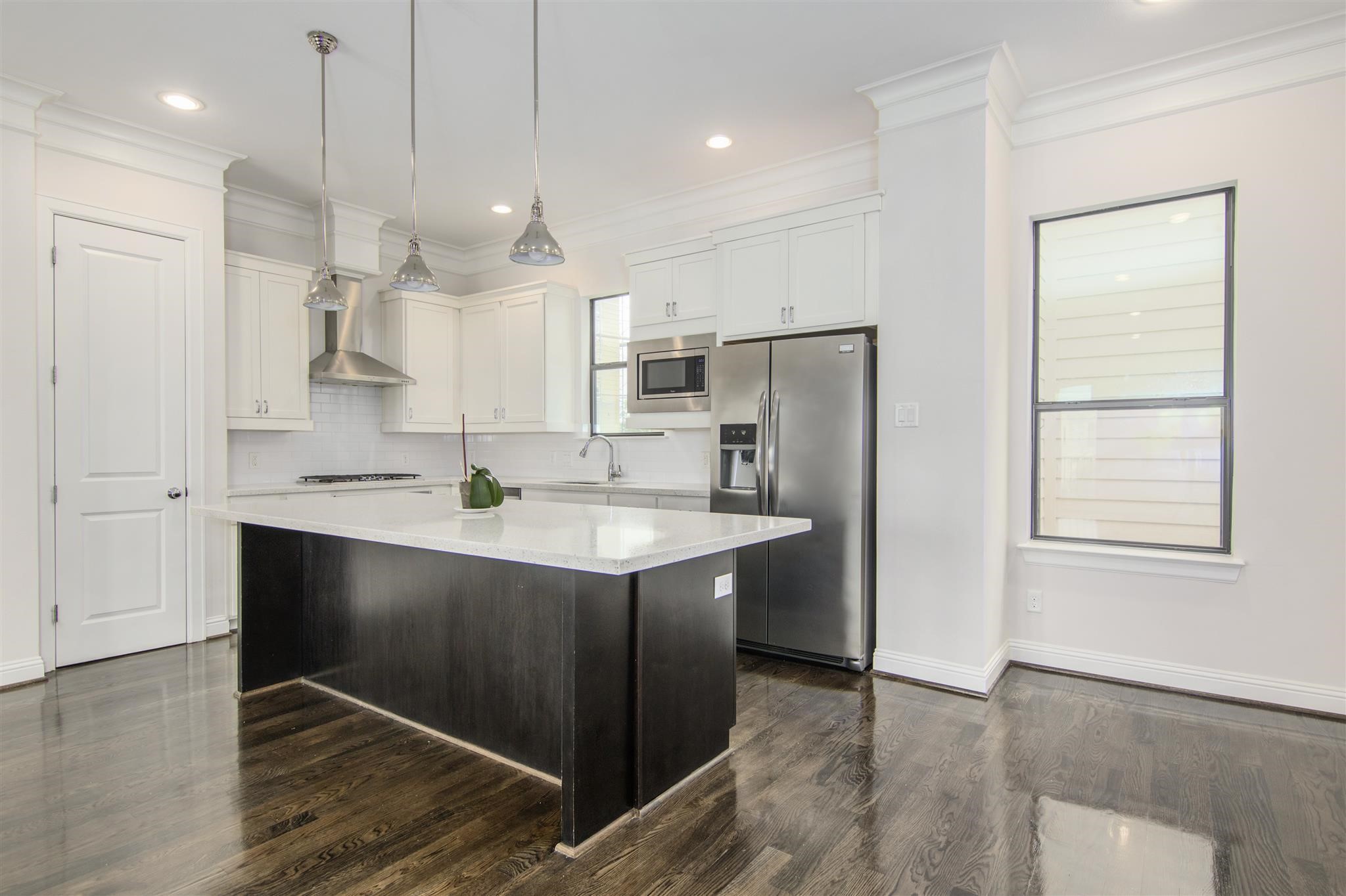 1508 Johnson Street Houston, TX 77007 - Photo 7 of 28 Kitchen