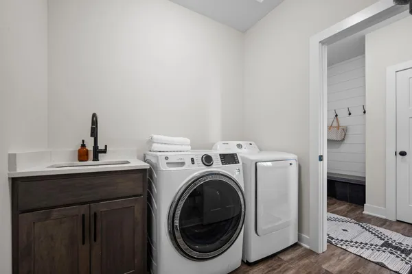 $675,000 | 3925 Noah Court Northwest, Prior Lake, MN 55372