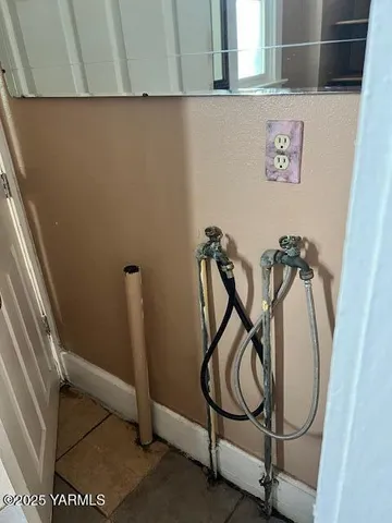 $260,000 | 3 South Elm Street, Toppenish, WA 98948