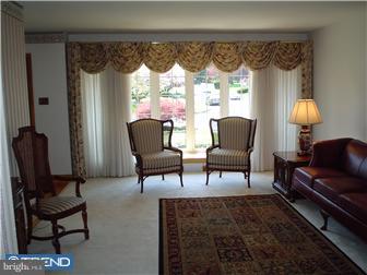 2057 Springhouse Road Broomall, PA 19008 - Photo 4 of 11 Living Room