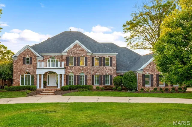 $2,395,000 | 11 Roclare Lane, Town and Country, MO 63131
