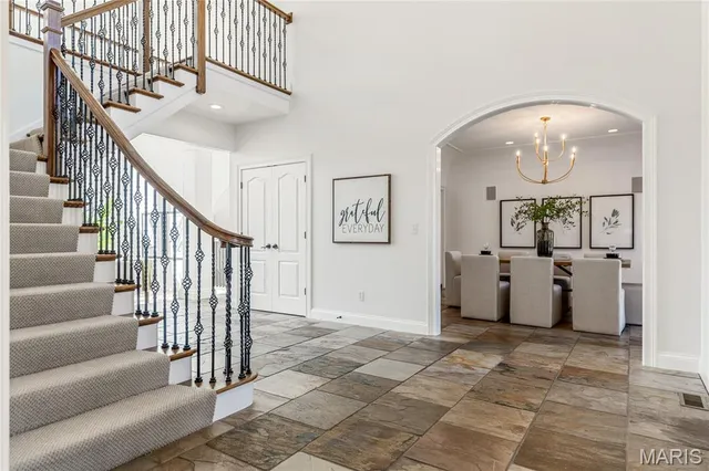 $2,395,000 | 11 Roclare Lane, Town and Country, MO 63131