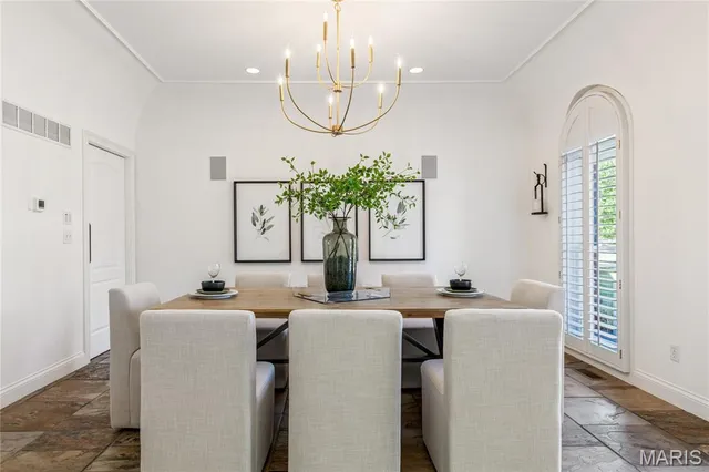 $2,395,000 | 11 Roclare Lane, Town and Country, MO 63131