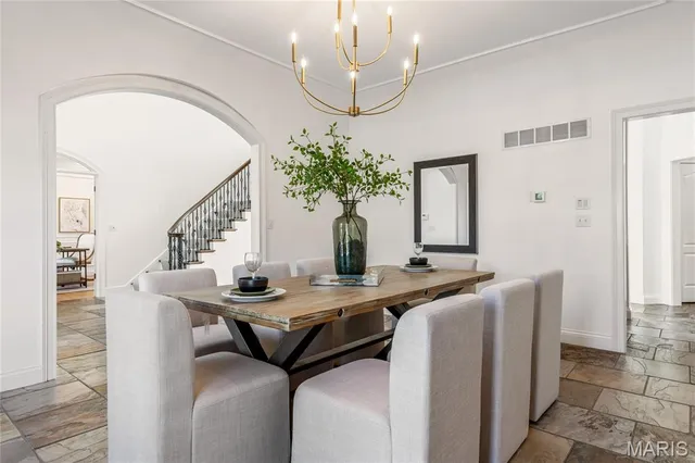 $2,395,000 | 11 Roclare Lane, Town and Country, MO 63131