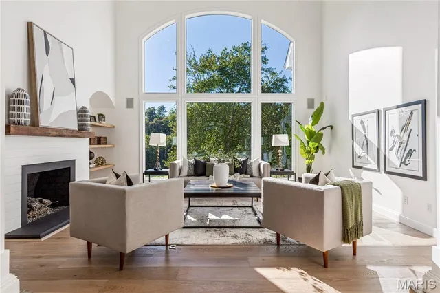 $2,395,000 | 11 Roclare Lane, Town and Country, MO 63131