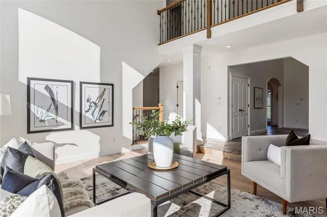 $2,395,000 | 11 Roclare Lane, Town and Country, MO 63131