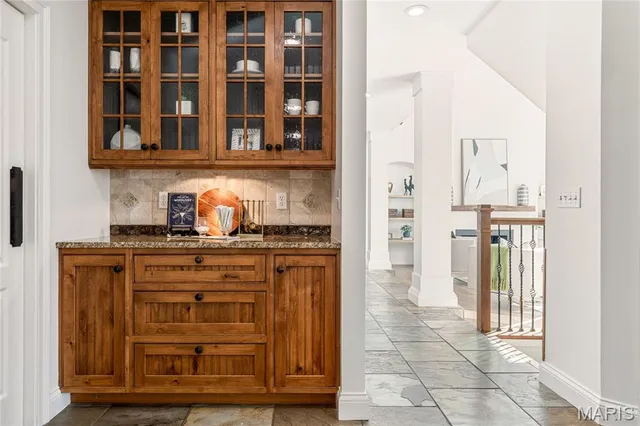 $2,395,000 | 11 Roclare Lane, Town and Country, MO 63131