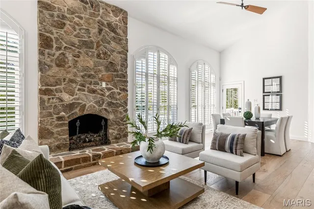 $2,395,000 | 11 Roclare Lane, Town and Country, MO 63131