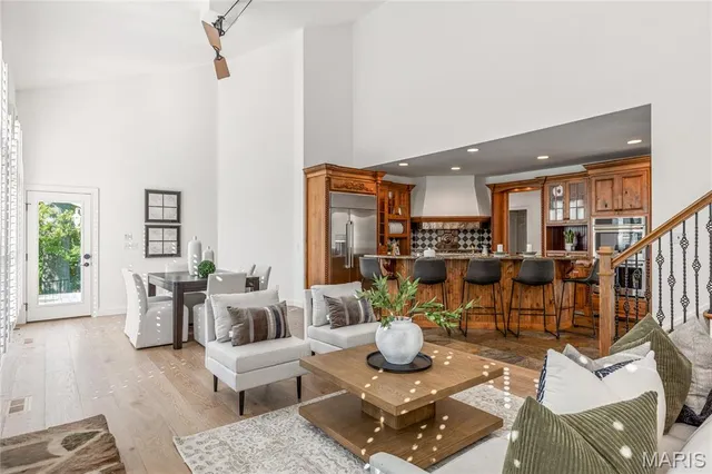 $2,395,000 | 11 Roclare Lane, Town and Country, MO 63131