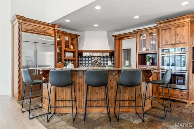 $2,395,000 | 11 Roclare Lane, Town and Country, MO 63131