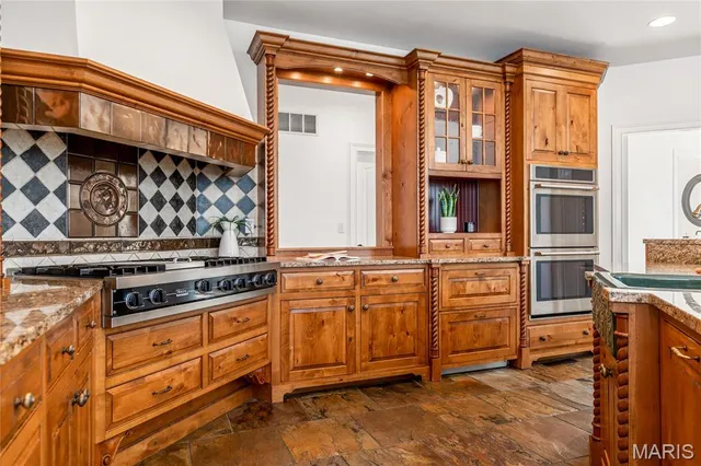 $2,395,000 | 11 Roclare Lane, Town and Country, MO 63131